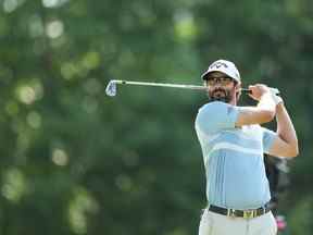 Le Canadien Adam Hadwin joue son tir du 14e tee lors du premier tour du championnat PGA au Southern Hills Country Club de Tulsa, Oklahoma.