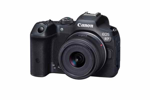 Canon se lance à nouveau sur le marché du sans miroir, avec R7 et R10