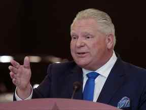 Le premier ministre de l'Ontario, Doug Ford, prend la parole au Stellantis Research and Development Centre à Windsor, le 2 mai 2022.