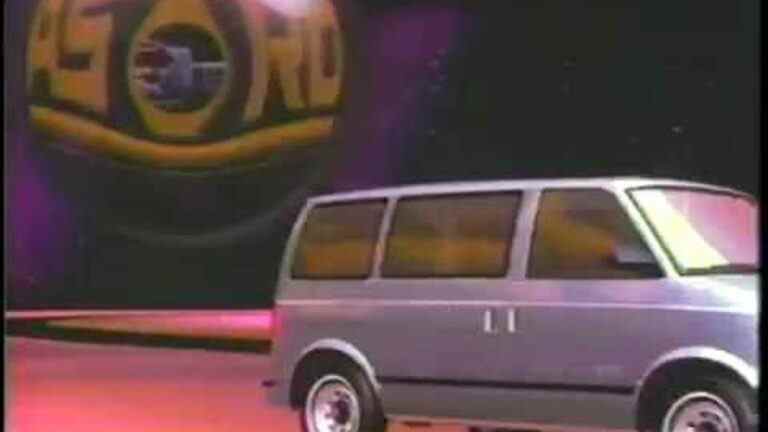 Cette Chevy Astro Commercial est la perfection insensée des années 1980