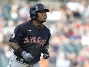 DETROIT, MI – 28 MAI: Jose Ramirez # 11 des Cleveland Guardians fait le tour des bases après avoir frappé un circuit de deux points contre les Tigers de Detroit lors de la neuvième manche au Comerica Park le 28 mai 2022 à Detroit, Michigan.