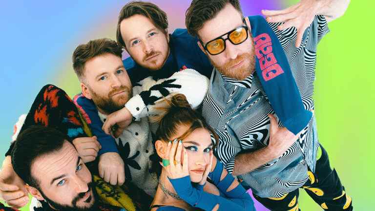 Comment MisterWives est passé de l'abandon d'une étiquette au milieu de la pandémie au lancement de la leur avec finition photo (EXCLUSIF) Les plus populaires doivent être lus
	
	
