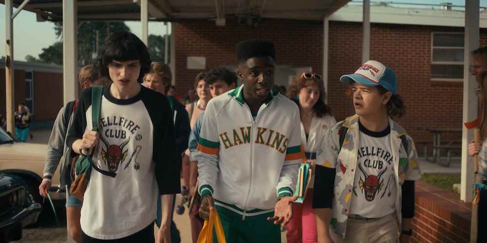 STRANGER THINGS (L à R) Finn Wolfhard comme Mike Wheeler, Caleb McLaughlin comme Lucas Sinclair et Gaten Matarazzo comme Dustin Henderson dans STRANGER THINGS.  Cr.  Avec l'aimable autorisation de Netflix © 2022