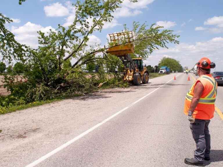 Des dizaines de milliers de personnes dans le sud de l’Ontario toujours sans électricité après une tempête meurtrière