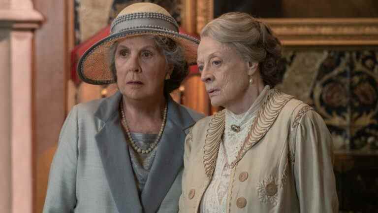 Downton Abbey Star partage une histoire amusante sur la demande orientée vers Maggie Smith qu'elle avait sur le plateau A New Era
