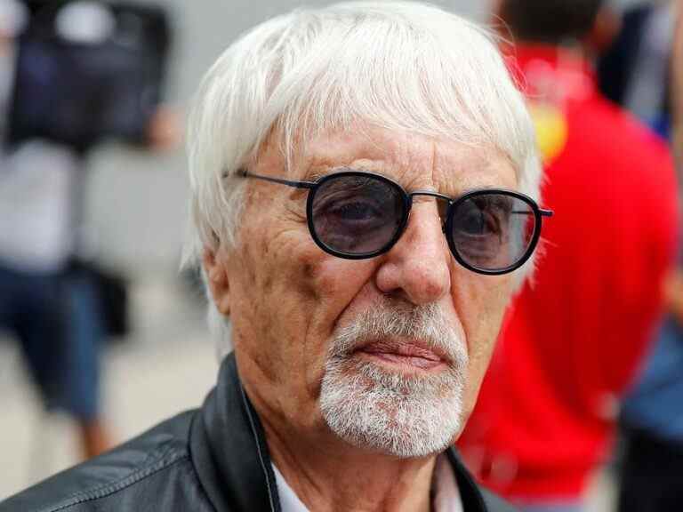 Ecclestone nie l’arrestation, dit que l’arme n’avait pas de balles