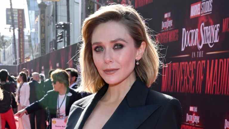 Elizabeth Olsen, star de "Doctor Strange 2", explique comment Scarlett Johansson lui a appris à devenir un super-héros
	
	
