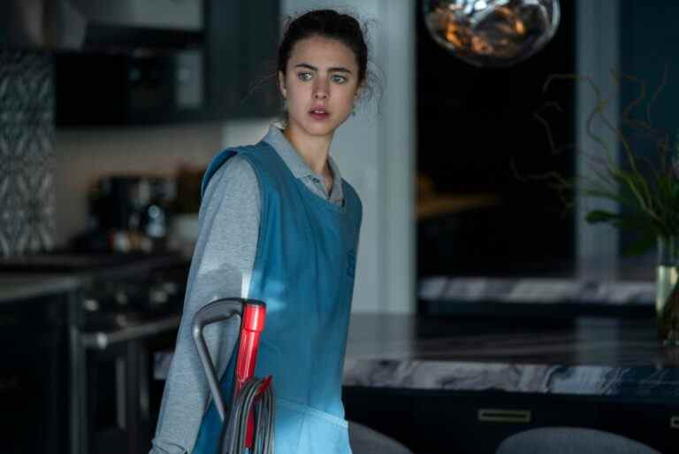 MAID (L to R) MARGARET QUALLEY as ALEX in episode 101 of MAID Cr. RICARDO HUBBS/NETFLIX © 2021