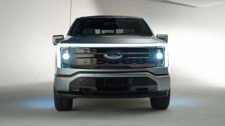 Ford F-150 Lightning contre Rivian R1T, GMC Hummer EV, Cybertruck : comparaison des spécifications des camions électriques