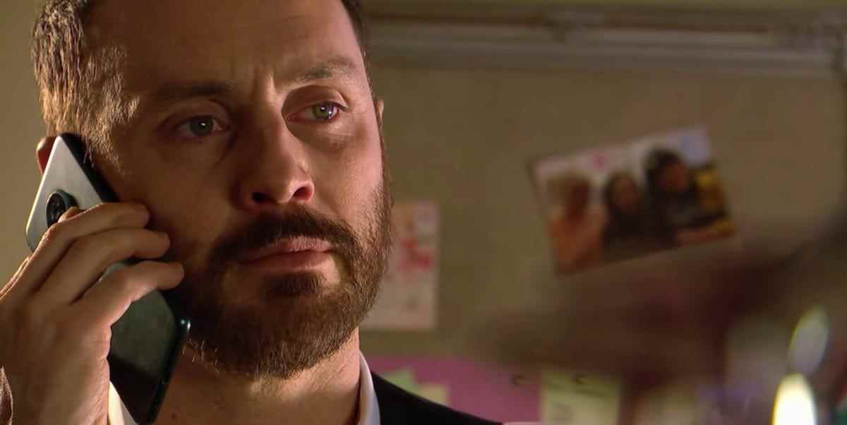 Hollyoaks va révéler un nouveau secret sur James Nightingale alors qu'il reçoit un appel mystérieux

