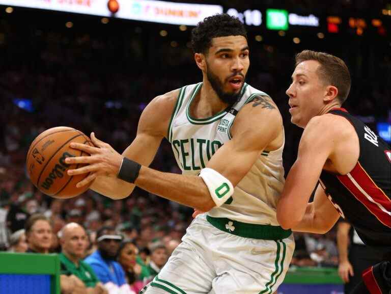 Jayson Tatum et les Celtics enterrent Heat tôt, niveau série 2-2