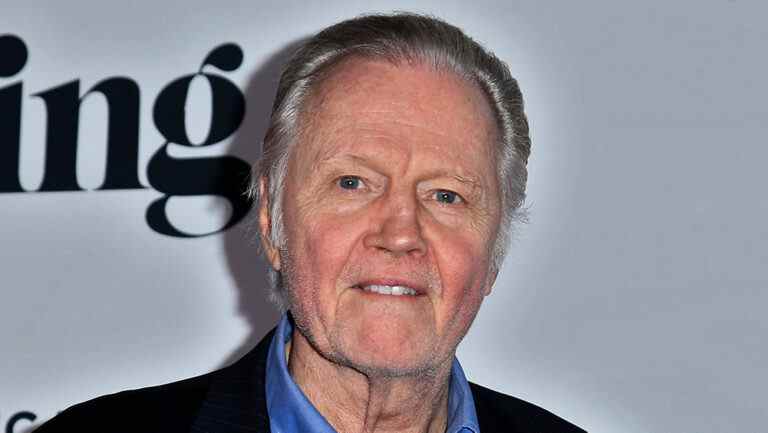 Jon Voight, partisan franc du GOP, demande des "qualifications appropriées pour la possession d'armes à feu" après le tournage d'Uvalde
	
	
