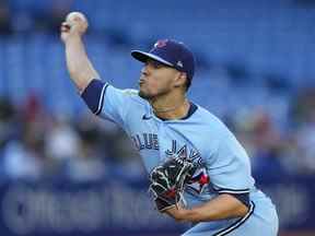 Le lanceur partant des Blue Jays Jose Berrios travaille lors de la première manche contre les Mariners de Seattle à Toronto, le mardi 17 mai 2022.