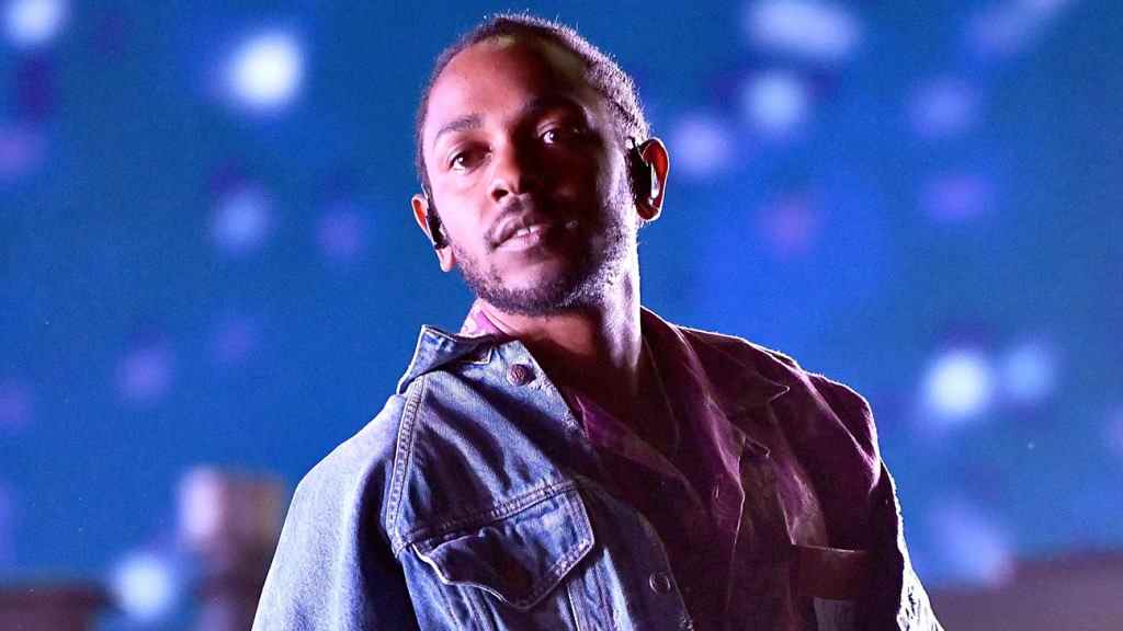  Kendrick Lamar sort un nouvel album très attendu 'Mr.  Le moral et les grands pas
