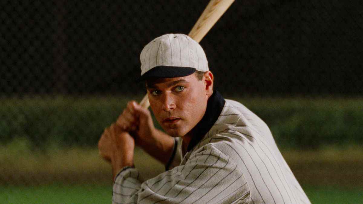 Kevin Costner partage un moment BTS spécial du tournage de Field Of Dreams avec Ray Liotta après sa mort
