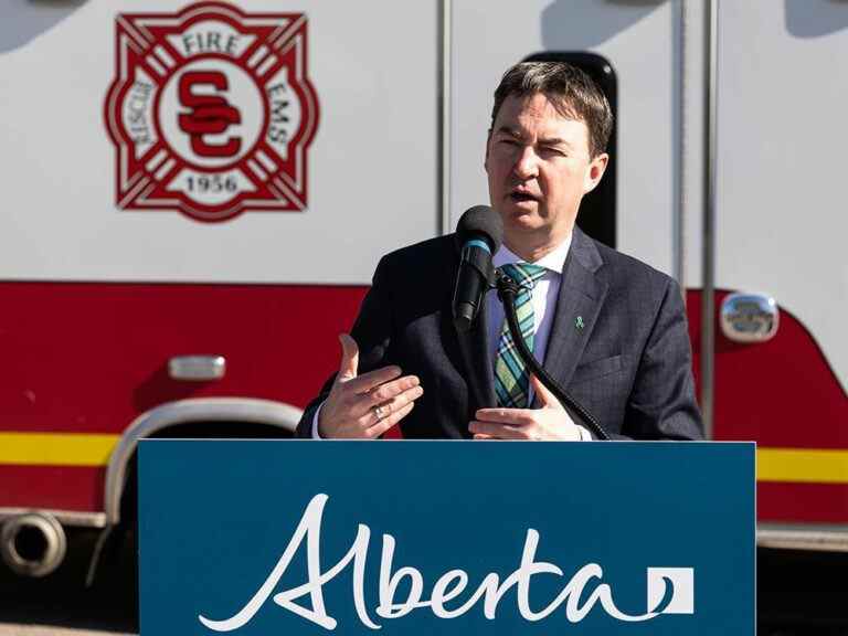 L’Alberta ajoute des ambulances et allège les besoins en personnel afin de lutter contre la pression des SMU