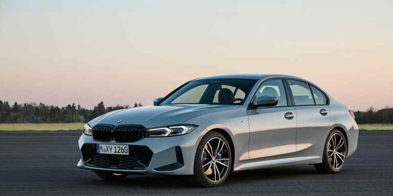 La BMW Série 3 2023 gagne en style et en affichage numérique incurvé