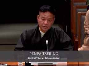 Sikyong Penpa Tsering témoigne devant le Comité permanent des affaires étrangères et du développement international de la Chambre des communes du Canada le jeudi 5 mai 2022.