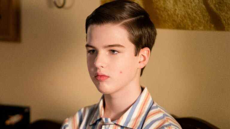 La finale de la saison 5 de Young Sheldon a présenté un clin d'œil impressionnant à la théorie du Big Bang
