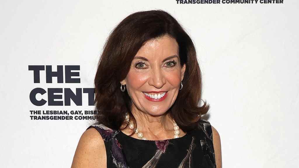 La gouverneure de New York, Kathy Hochul, est testée positive au COVID-19
