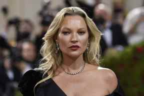 Kate Moss assiste au gala-bénéfice du Metropolitan Museum of Art's Costume Institute le 2 mai 2022 à New York.