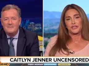 Piers Morgan, à gauche, et Caitlyn Jenner.  Elle est allée après la nageuse trans Lia Thomas.