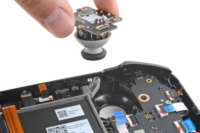 Lancement officiel de la ligne Steam Deck d'iFixit suite à une fuite accidentelle
