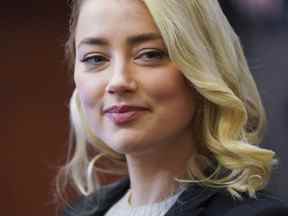 Amber Heard apparaît dans la salle d'audience du palais de justice du comté de Fairfax à Fairfax, en Virginie, le mercredi 18 mai 2022.