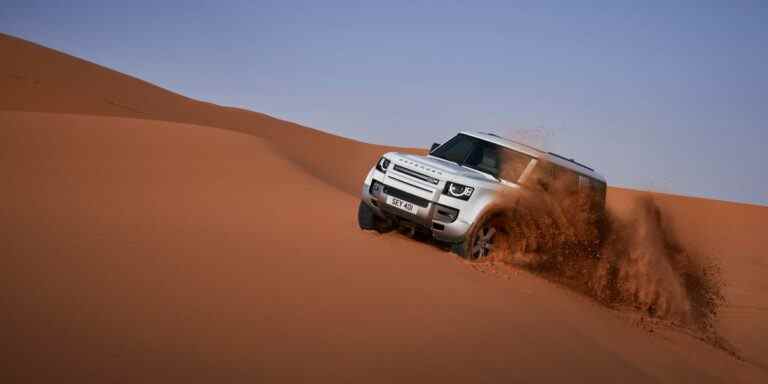 Land Rover Defender 130 SUV à trois rangées taquiné