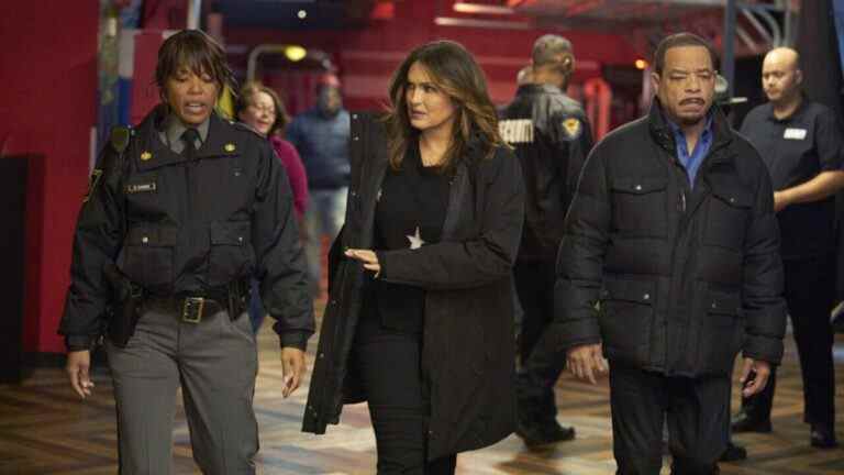 Law And Order: SVU fait un grand changement dans les coulisses maintenant que la saison 23 a terminé le tournage
