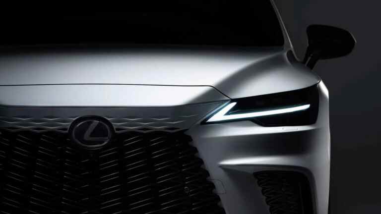 Le Lexus RX 2023 dévoile son nouveau visage, les phares avant ses débuts