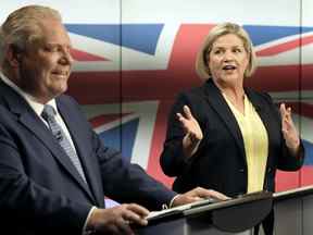 La chef du parti néo-démocrate de l'Ontario, Andrea Horwath, s'exprime aux côtés du chef du parti PC de l'Ontario, Doug Ford, lors du débat des chefs de parti de l'Ontario, à Toronto, le 16 mai 2022.