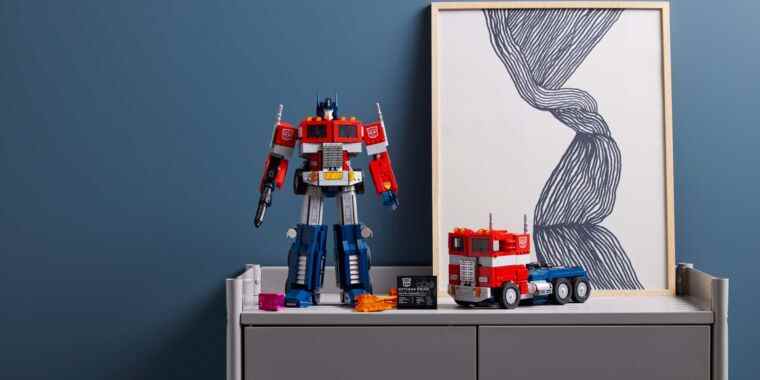 Le dernier appât nostalgique millénaire de Lego est un Optimus Prime transformable de 1 508 pièces