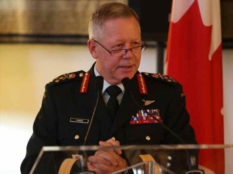 Le général à la retraite Jonathan Vance perd l’honneur militaire à sa propre demande