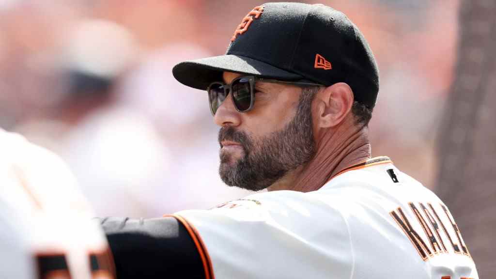 Le manager des Giants, Gabe Kapler, refuse de prendre le terrain pour l'hymne en signe de protestation
