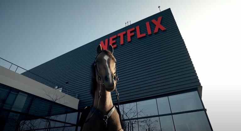 Le nouveau niveau basé sur la publicité de Netflix pourrait être lancé dès octobre, selon un rapport
