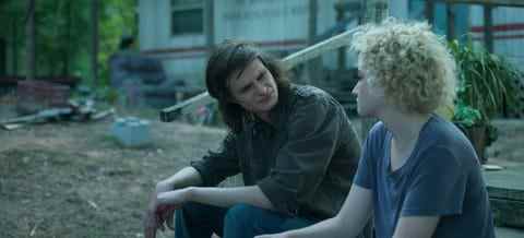 charlie tahan comme wyatt langmore, julia garner comme ruth langmore, ozark saison 3