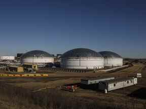 Les réservoirs de stockage de pétrole de TC Energy Corp. à Hardisty, en Alberta.