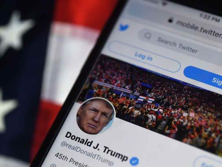 Le procès de Donald Trump contestant son interdiction de Twitter rejeté