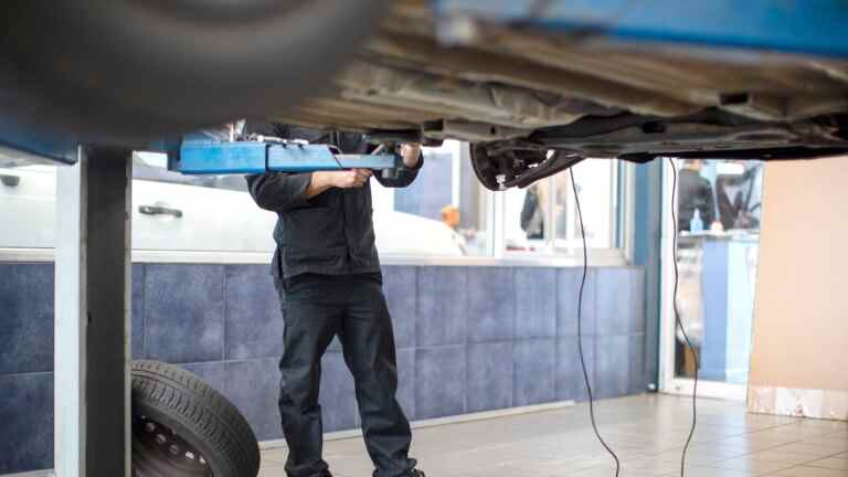 Le propriétaire de Jeep dépose sa voiture pour une vidange d’huile et finit par se battre contre un procès de 15 millions de dollars