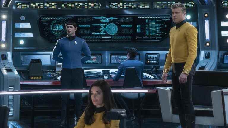 Le showrunner de Star Trek: Strange New Worlds taquine « Kirk totalement différent » dans une nouvelle série