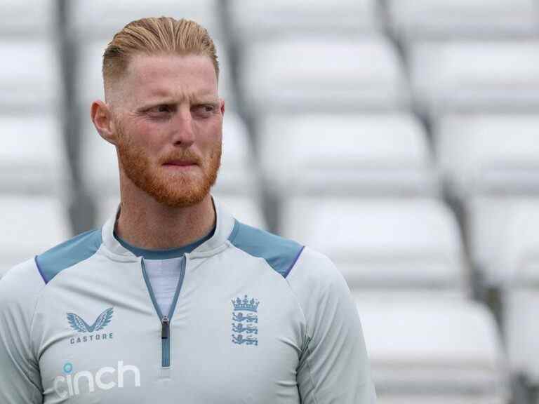 Le skipper de la Nouvelle-Angleterre Stokes fait des vagues avec la batte, tout comme le capitaine australien Cummins