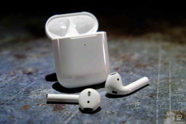 Les AirPods de deuxième génération d’Apple sont redescendus à 100 $