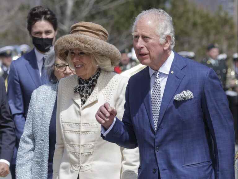 Les Canadiens ne sont pas préoccupés par le changement constitutionnel, dit le Premier ministre alors que le prince Charles et Camilla commencent leur tournée