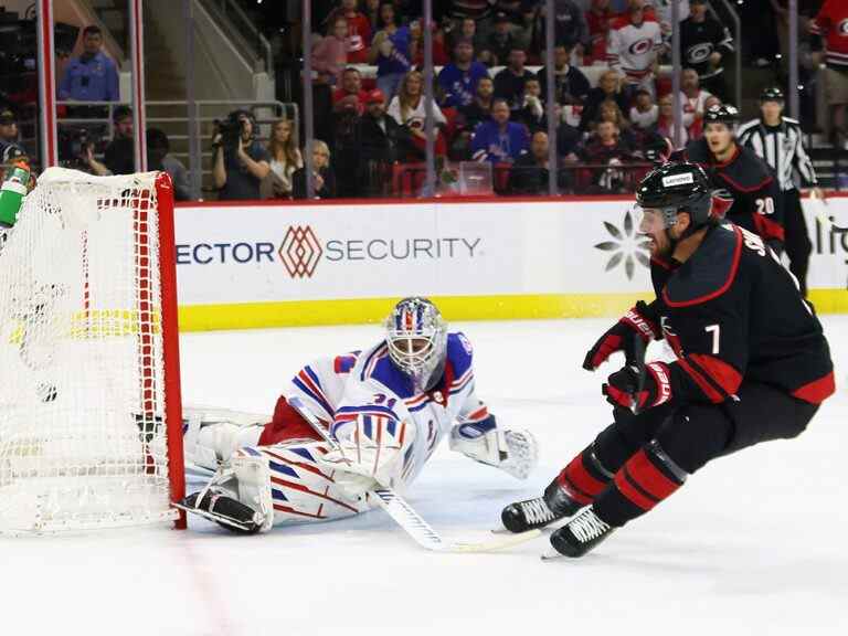 Les Hurricanes blanchissent les Rangers pour prendre la tête de la série 2-0