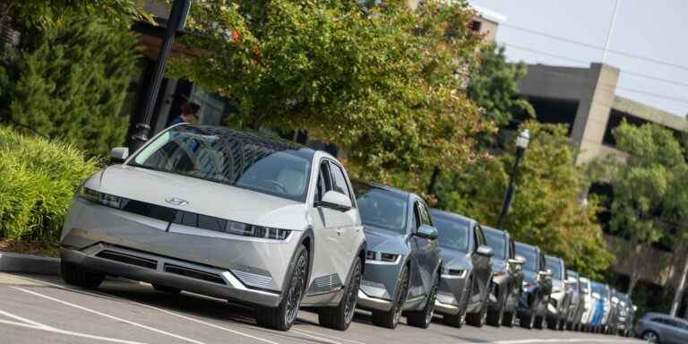 Les constructeurs automobiles parient des milliards sur l’achat d’une voiture électrique