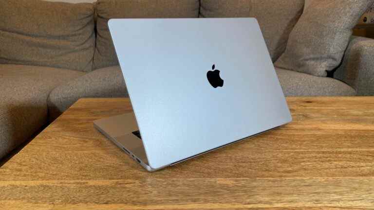 Les émeutes d’usines en Chine provoquent des retards de 60 jours sur le MacBook Pro