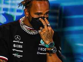 Le pilote britannique de Mercedes, Lewis Hamilton, assiste à la conférence de presse pour le premier entraînement à l'Autodrome international de Miami pour le Grand Prix de Formule 1 de Miami, à Miami Gardens, en Floride, le 6 mai 2022.