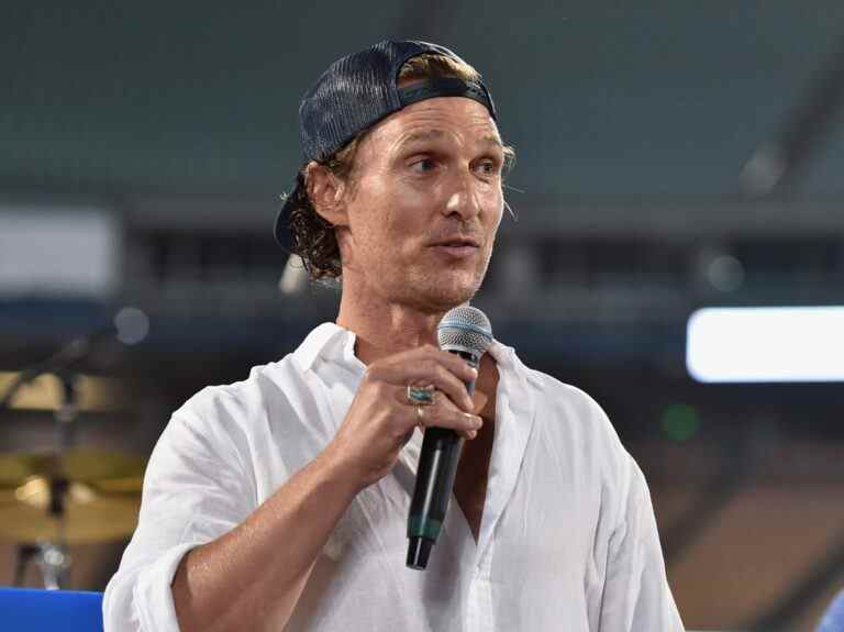 Matthew McConaughey rencontre les familles des victimes de la fusillade dans sa ville natale du Texas