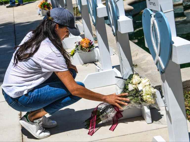 Meghan Markle visite un mémorial pour les victimes des tirs de masse au Texas